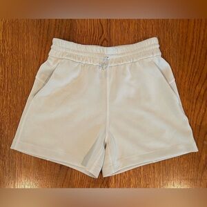 Lululemon Hotty Hot Low-Rise Lined Shorts 2.5” - Size 2